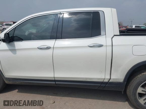 2018 Honda Ridgeline RTL-E with VIN 5FPYK3F77JB004379, listed as a IAAI auction lot 41802025 with 132,085 mi miles and . Bid and sale history available at DreamBid. Image 14.