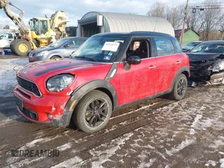 2013 MINI Countryman S z VIN WMWZC3C58DWP22372, wystawiony jako IAAI lot #41523123 z przebiegiem 50 410 mil mil oraz . Historia ofert i sprzedaży dostępna na DreamBid. Obrazek 2.