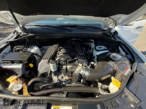 2019 Dodge Durango SRT with VIN 1C4SDJGJ0KC581440, listed as a Copart auction lot 64333995 with 40,069 mi miles and Salvage title. Bid and sale history available at DreamBid. Image 7.