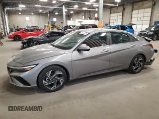 2024 Hyundai Elantra SEL z VIN KMHLS4DG9RU843170, wystawiony jako Copart lot #57439745 z przebiegiem 13 174 mil mil oraz Szkoda całkowita • Salvage title. Historia ofert i sprzedaży dostępna na DreamBid. Obrazek 1.