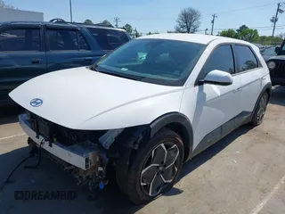 2024 Hyundai Ioniq 5 SE z VIN KM8KM4DE8RU300381, wystawiony jako IAAI lot #41907767 z przebiegiem 17 452 mil mil oraz . Historia ofert i sprzedaży dostępna na DreamBid. Obrazek 19.