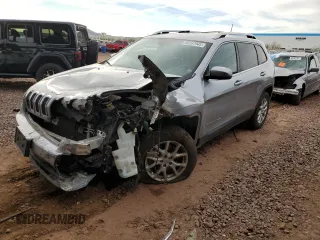 2017 Jeep Cherokee Latitude with VIN 1C4PJMCS2HW601547, listed as a Copart auction lot 49197945 with 77,784 mi miles and Salvage Title. Bid and sale history available at carsss.com. Image 1.