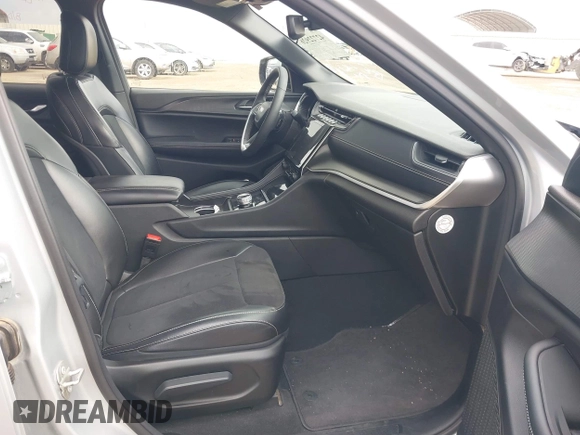 2024 Jeep Grand Cherokee Altitude with VIN 1C4RJKAG0R8532620, listed as a IAAI auction lot 42722926 with 37,556 mi miles and . Bid and sale history available at DreamBid. Image 5.