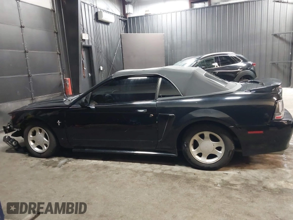 2000 Ford Mustang with VIN 1FAFP4448YF214730, listed as a IAAI auction lot 41467473 with 114,910 mi miles. Bid and sale history available at carsss.com. Image 14.