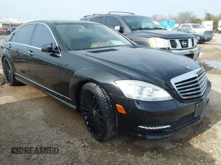 2011 Mercedes-Benz S-Class S 550 with VIN WDDNG7BB4BA389754, listed as a IAAI auction lot 41404074 with 109,209 mi miles. Bid and sale history available at carsss.com. Image 1.
