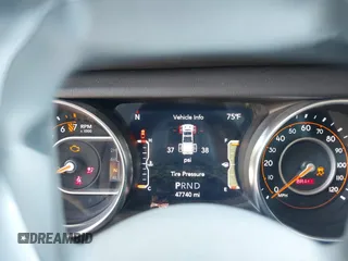 2021 Jeep Gladiator High Altitude z VIN 1C6HJTFG1ML597581, wystawiony jako IAAI lot #42191690 z przebiegiem 47 740 mil mil oraz . Historia ofert i sprzedaży dostępna na DreamBid. Obrazek 7.