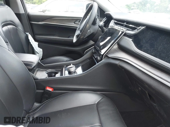 2023 Jeep Grand Cherokee с VIN 1C4RJYB68PC665709, выставлен на аукционе IAAI как лот 42342258 с пробегом 12 034 миль миль и . История ставок и продаж доступна на DreamBid. Изображение 5.