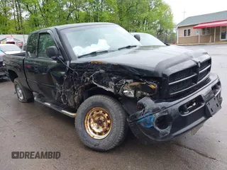 2001 Dodge 1500 z VIN 3B7HF13Z21M537159, wystawiony jako IAAI lot #42238483 z przebiegiem 123 743 mil mil oraz . Historia ofert i sprzedaży dostępna na DreamBid. Obrazek 1.