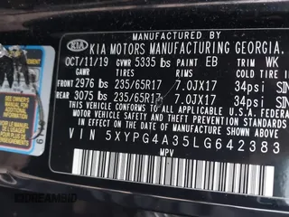 2020 Kia Sorento LX with VIN 5XYPG4A35LG642383, listed as a IAAI auction lot 41232335 with 61,802 mi miles. Bid and sale history available at carsss.com. Image 9.