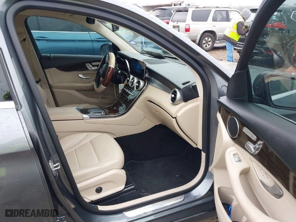 2021 Mercedes-Benz GLC with VIN W1N0G8DB5MV274639, listed as a IAAI auction lot 41546628 with 68,720 mi miles. Bid and sale history available at carsss.com. Image 5.