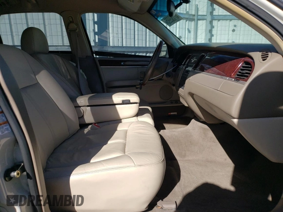 2004 Lincoln Town Car Ultimate z VIN 1LNHM83W64Y627908, wystawiony jako Copart lot #47130995 z przebiegiem 75 662 mil mil oraz Szkoda całkowita • Salvage title. Historia ofert i sprzedaży dostępna na DreamBid. Obrazek 7.