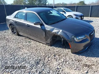 2019 Chrysler 300 with VIN 2C3CCABG5KH683868, listed as a IAAI auction lot 41178122 with 86,132 mi miles. Bid and sale history available at carsss.com. Image 1.