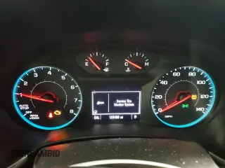 2018 Chevrolet Equinox LT z VIN 2GNAXSEV9J6245136, wystawiony jako Copart lot #55026665 z przebiegiem 129 498 mil mil oraz Szkoda całkowita • Salvage title. Historia ofert i sprzedaży dostępna na DreamBid. Obrazek 9.
