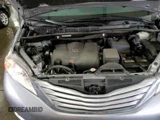 2017 Toyota Sienna LE Auto Access Seat z VIN 5TDKZ3DC6HS830883, wystawiony jako Copart lot #68318955 z przebiegiem 80 884 mil mil oraz Szkoda całkowita • Salvage title. Historia ofert i sprzedaży dostępna na DreamBid. Obrazek 16.