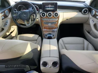 2017 Mercedes-Benz C 300 z VIN 55SWF4JBXHU196024, wystawiony jako Copart lot #42220035 z przebiegiem 95 899 mil mil oraz Szkoda całkowita • Salvage title. Historia ofert i sprzedaży dostępna na DreamBid. Obrazek 8.