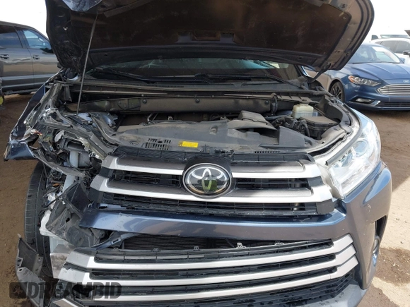 2018 Toyota Highlander LE with VIN 5TDZZRFH0JS285957, listed as a IAAI auction lot 42381460 with 85,183 mi miles and . Bid and sale history available at DreamBid. Image 10.