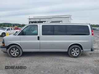 2011 GMC Savana 1LT z VIN 1GKS8CF45B1104871, wystawiony jako IAAI lot #42340741 z przebiegiem 176 000 mil mil oraz . Historia ofert i sprzedaży dostępna na DreamBid. Obrazek 14.
