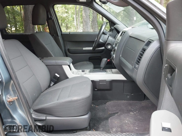 2012 Ford Escape XLT z VIN 1FMCU9DG9CKC73956, wystawiony jako IAAI lot #42812731 z przebiegiem 138 403 mil mil oraz . Historia ofert i sprzedaży dostępna na DreamBid. Obrazek 5.