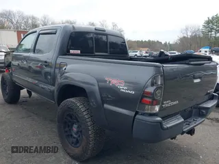 2011 Toyota Tacoma with VIN 3TMLU4EN1BM067901, listed as a IAAI auction lot 42043408 with 186,499 mi miles and . Bid and sale history available at carsss.com. Image 3.