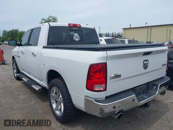 2012 Ram 1500 Outdoorsman z VIN 1C6RD7LT6CS122906, wystawiony jako IAAI lot #42359190 z przebiegiem 170 183 mil mil oraz . Historia ofert i sprzedaży dostępna na DreamBid. Obrazek 3.