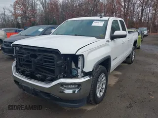2017 GMC Sierra 1500 SLE z VIN 1GTV2MEC0HZ311932, wystawiony jako IAAI lot #40888769 z przebiegiem 72 676 mil mil oraz . Historia ofert i sprzedaży dostępna na DreamBid. Obrazek 2.