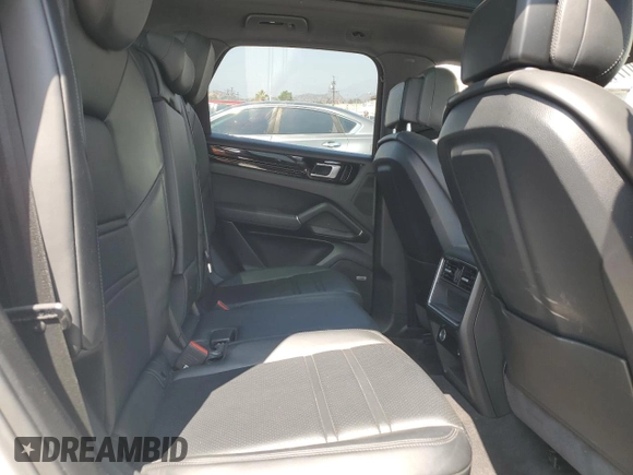 2019 Porsche Cayenne z VIN WP1AA2AY7KDA16322, wystawiony jako Copart lot #60017135 z przebiegiem 72 527 mil mil oraz Szkoda całkowita • Salvage title. Historia ofert i sprzedaży dostępna na DreamBid. Obrazek 11.