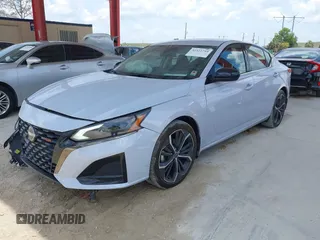 2024 Nissan Altima SR z VIN 1N4BL4CV2RN380575, wystawiony jako IAAI lot #42322744 z przebiegiem 10 763 mil mil oraz . Historia ofert i sprzedaży dostępna na DreamBid. Obrazek 2.