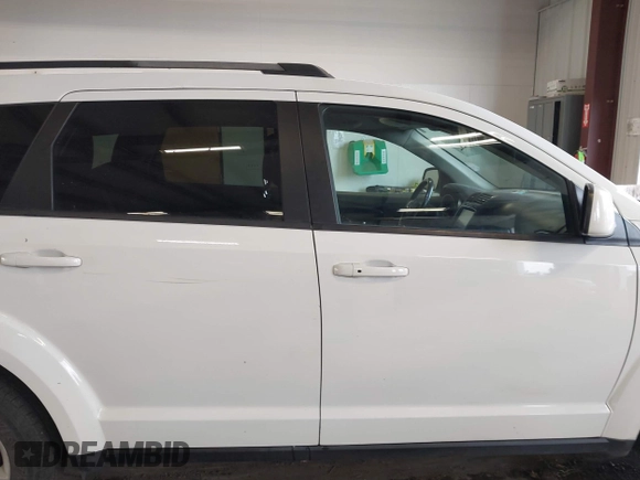2018 Dodge Journey SXT with VIN 3C4PDDBGXJT469945, listed as a IAAI auction lot 42266310 with 121,871 mi miles and . Bid and sale history available at DreamBid. Image 13.