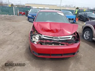 2009 Ford Focus SE z VIN 1FAHP35N69W197700, wystawiony jako IAAI lot #41834668 z przebiegiem 176 623 mil mil oraz . Historia ofert i sprzedaży dostępna na DreamBid. Obrazek 6.