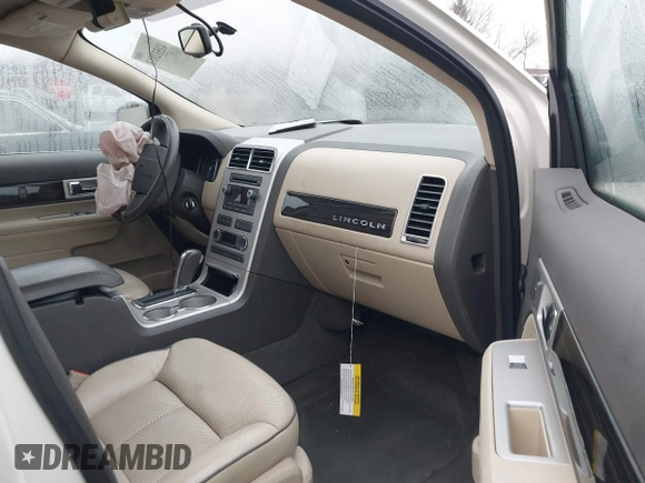 2008 Lincoln MKX with VIN 2LMDU68C28BJ17144, listed as a IAAI auction lot 41532813 with 118,135 mi miles. Bid and sale history available at carsss.com. Image 5.