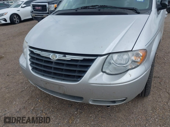 2006 Chrysler Town & Country LWB Touring with VIN 2A4GP54L46R729218, listed as a IAAI auction lot 42105311 with 66,382 mi miles. Bid and sale history available at carsss.com. Image 6.