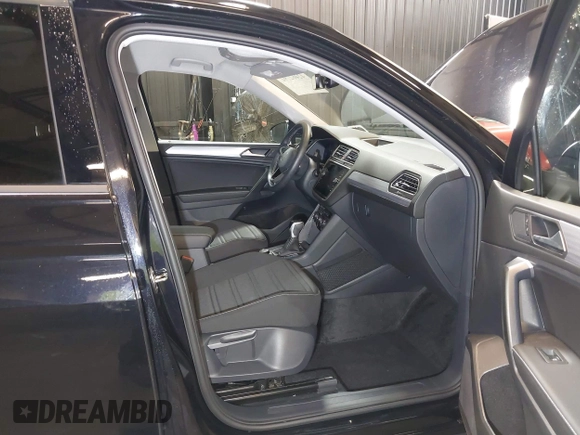 2024 Volkswagen Tiguan S with VIN 3VVFB7AX2RM134769, listed as a IAAI auction lot 42462792 with 1,733 mi miles and . Bid and sale history available at DreamBid. Image 5.