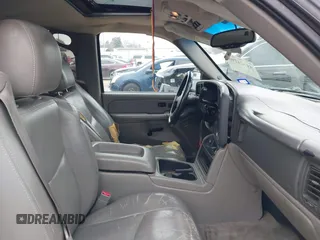 2004 Chevrolet Suburban LS with VIN 3GNEC16Z94G210873, listed as a IAAI auction lot 41624290 with 347,735 mi miles. Bid and sale history available at carsss.com. Image 5.