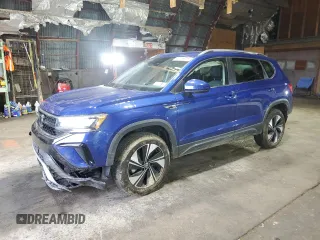 2024 Volkswagen Taos SE z VIN 3VVUX7B22RM110564, wystawiony jako Copart lot #55726715 z przebiegiem 9 648 mil mil oraz Szkoda całkowita • Salvage title. Historia ofert i sprzedaży dostępna na DreamBid. Obrazek 1.