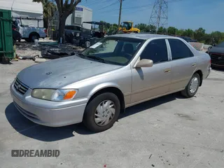 2000 Toyota Camry CE z VIN 4T1BG22K5YU972322, wystawiony jako IAAI lot #42098429 z przebiegiem 122 351 mil mil oraz . Historia ofert i sprzedaży dostępna na DreamBid. Obrazek 17.