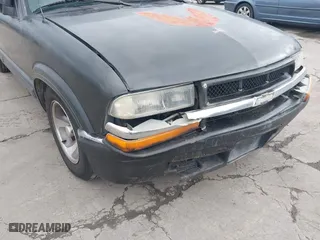 2000 Chevrolet S-10 LS with VIN 1GCCS19W5Y8161574, listed as a IAAI auction lot 41935197 with 255,231 mi miles. Bid and sale history available at carsss.com. Image 19.