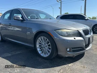 2009 BMW 3 Series 335i xDrive z VIN WBAPL335X9A407424, wystawiony jako Copart lot #52541735 z przebiegiem 116 012 mil mil oraz Czysty tytuł • Clean title. Historia ofert i sprzedaży dostępna na DreamBid. Obrazek 1.
