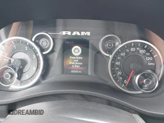 2024 Ram 2500 Big Horn z VIN 3C6UR5DL0RG154118, wystawiony jako IAAI lot #42427743 z przebiegiem 65 535 mil mil oraz . Historia ofert i sprzedaży dostępna na DreamBid. Obrazek 7.