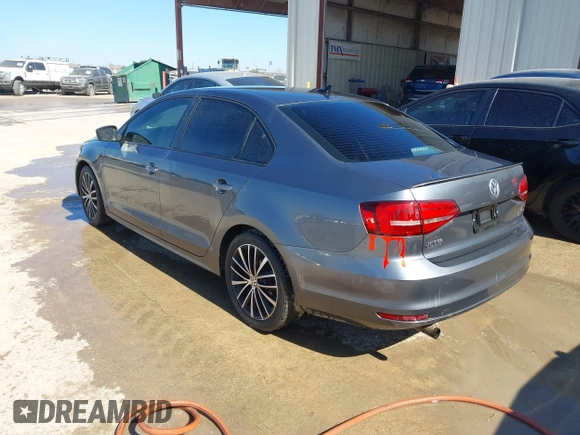 2015 Volkswagen Jetta SE с VIN 3VWD17AJ7FM414183, выставлен на аукционе IAAI как лот 41643633 с пробегом 169 145 миль миль и . История ставок и продаж доступна на DreamBid. Изображение 3.