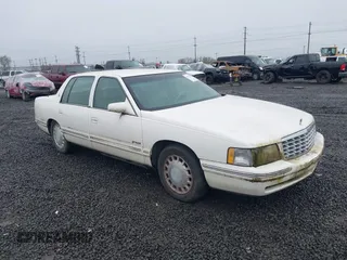 1999 Cadillac DeVille z VIN 1G6KD54Y5XU768072, wystawiony jako IAAI lot #41777526 z przebiegiem 88 662 mil mil oraz . Historia ofert i sprzedaży dostępna na DreamBid. Obrazek 1.