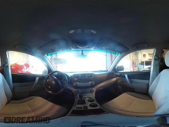 2011 Toyota Highlander z VIN 5TDBK3EH5BS072184, wystawiony jako IAAI lot #41549319 z przebiegiem 133 428 mil mil oraz . Historia ofert i sprzedaży dostępna na DreamBid. Obrazek 18.