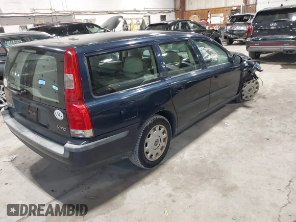 2002 Volvo V70 with VIN YV1SW61R721181578, listed as a IAAI auction lot 41620282 with 260,803 mi miles. Bid and sale history available at carsss.com. Image 4.