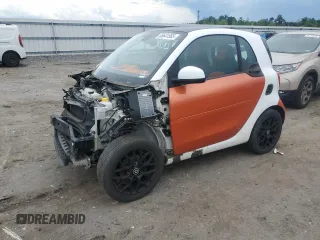 2016 Smart fortwo Passion z VIN WMEFJ5DA0GK060576, wystawiony jako Copart lot #55641565 z przebiegiem 99 558 mil mil oraz Szkoda całkowita • Salvage title. Historia ofert i sprzedaży dostępna na DreamBid. Obrazek 1.