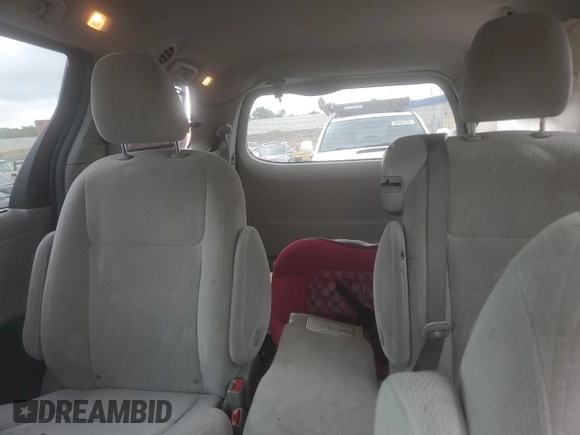 2018 Toyota Sienna LE Auto Access Seat with VIN 5TDKZ3DC8JS939030, listed as a Copart auction lot 60990575 with 78,809 mi miles and Salvage title. Bid and sale history available at DreamBid. Image 10.