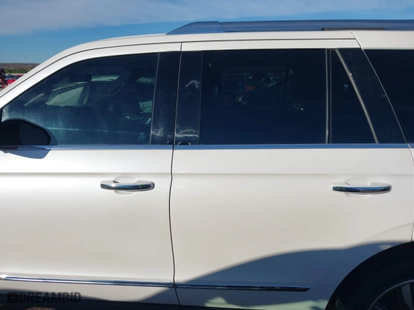 2019 Lincoln Navigator Reserve with VIN 5LMJJ2LT2KEL09194, listed as a IAAI auction lot 40900152 with 117,272 mi miles. Bid and sale history available at carsss.com. Image 15.