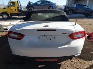2018 FIAT 124 Spider Abarth z VIN JC1NFAEK9J0137571, wystawiony jako IAAI lot #42333604 z przebiegiem 31 532 mil mil oraz . Historia ofert i sprzedaży dostępna na DreamBid. Obrazek 17.