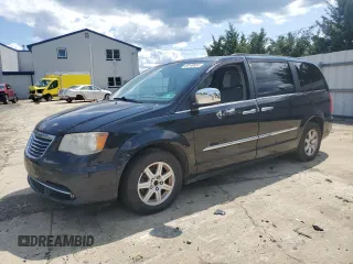 2013 Chrysler Town & Country Touring z VIN 2C4RC1BG7DR526247, wystawiony jako Copart lot #68149524 z przebiegiem Nie podano mil oraz Szkoda całkowita • Salvage title. Historia ofert i sprzedaży dostępna na DreamBid. Obrazek 1.