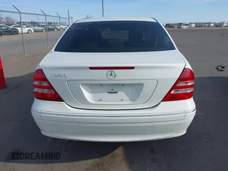 2007 Mercedes-Benz C 280 Luxury z VIN WDBRF54H47A931316, wystawiony jako IAAI lot #42051676 z przebiegiem 109 449 mil mil oraz . Historia ofert i sprzedaży dostępna na DreamBid. Obrazek 16.