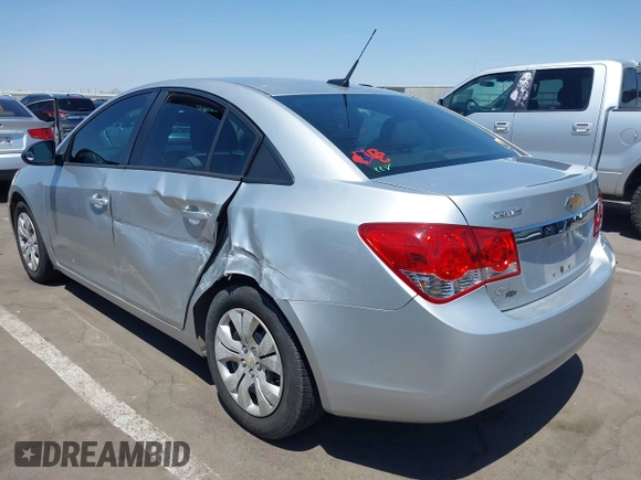 2014 Chevrolet Cruze LS z VIN 1G1PA5SH6E7468916, wystawiony jako IAAI lot #42282737 z przebiegiem 120 129 mil mil oraz . Historia ofert i sprzedaży dostępna na DreamBid. Obrazek 6.