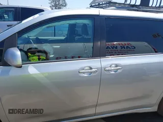 2020 Toyota Sienna XLE Auto Access Seat with VIN 5TDYZ3DC2LS060071, listed as a IAAI auction lot 39987444 with 67,404 mi miles. Bid and sale history available at carsss.com. Image 14.